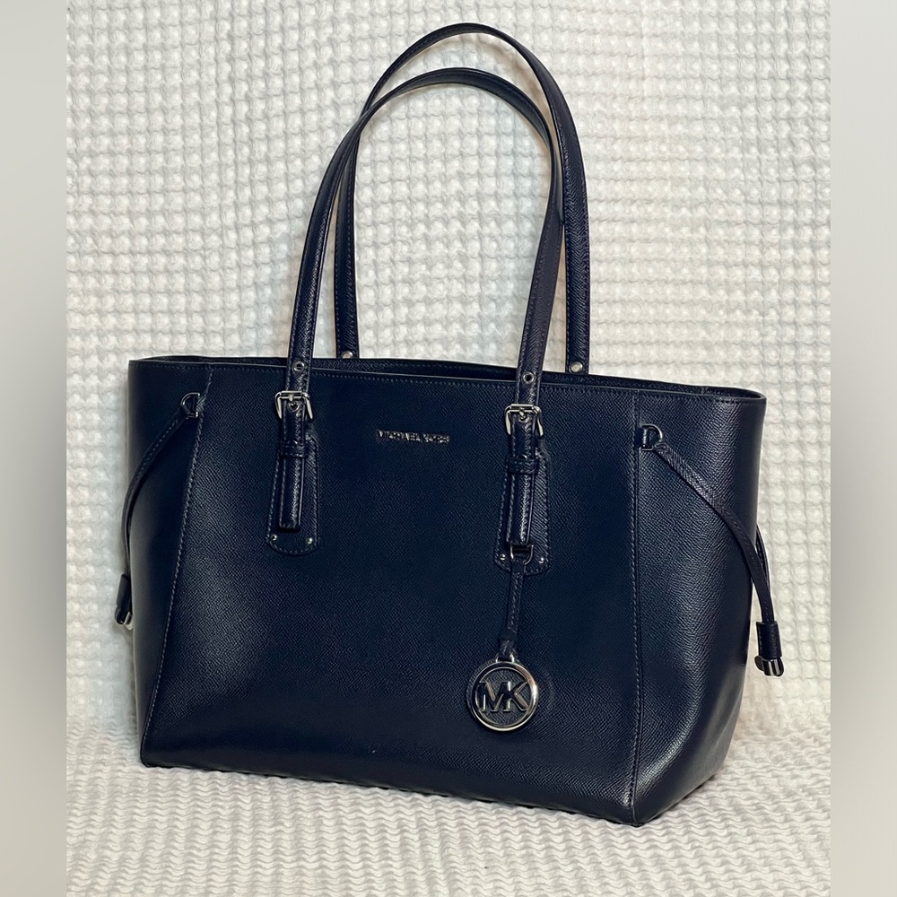 Michael Kors Large Voyager Leather Tote Bag in Navy